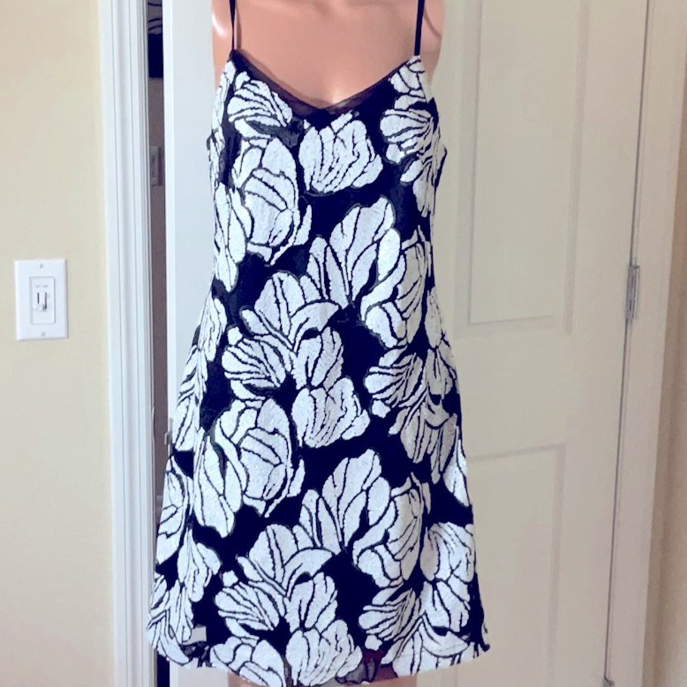 Elegant Black and White Floral Dress sequin embossed  NWT Size 6